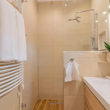 D12 Apartman *