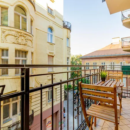 Kiraly Str. Corner Downtown Appartamento Budapest