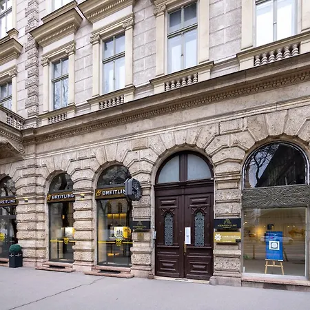 Graceful & Cozy Dream Next To The Opera House Apartment