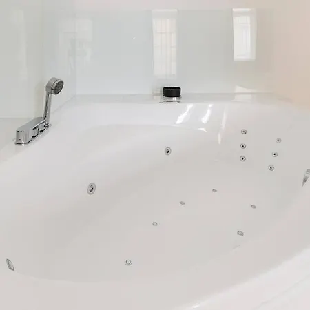 Apartment Grand Luxury On The Broadway W Jacuzzi Budapest