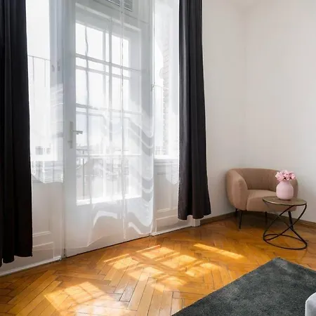 Grand Luxury On The Broadway W Jacuzzi Apartment Budapest