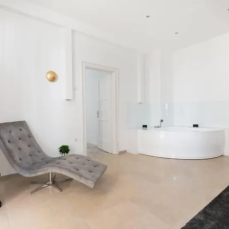 Apartment Grand Luxury On The Broadway W Jacuzzi