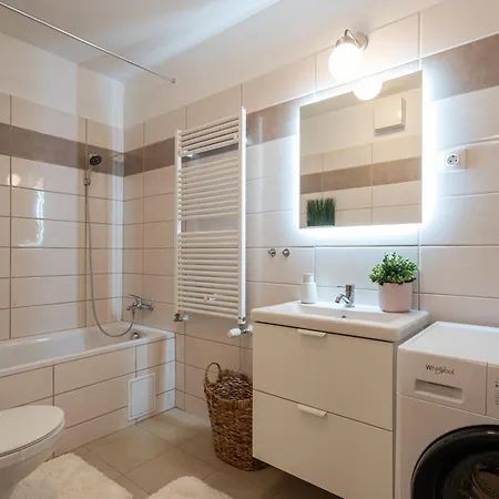 Need In Bp - Garage, Terraces, Aircon Budapeste