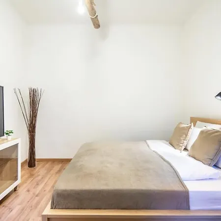 Convenient At Gastro Driven Location Apartment Budapest