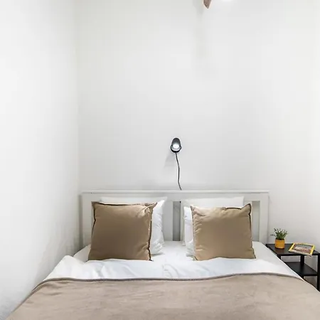 Convenient At Gastro Driven Location Apartment