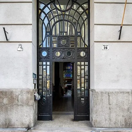Apartment Convenient At Gastro Driven Location *