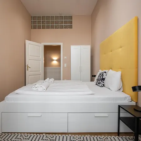 Ventura Ridge Apartment *