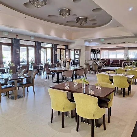 Duna Garden Hotel 4*