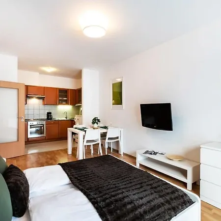 Pleasant & Comfy In Super Location Apartmán *