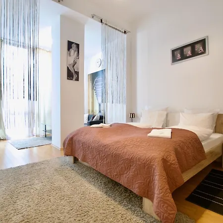 Premium By Hi5 - Vitkovics Apartment *
