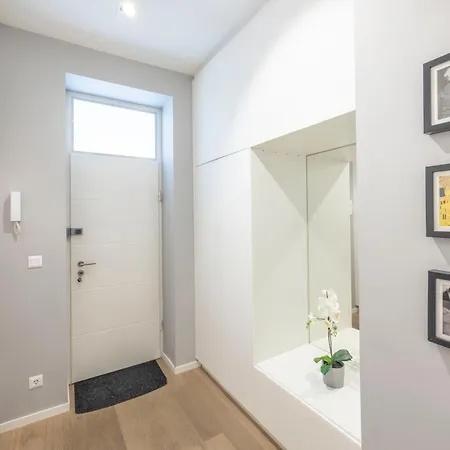 Stylish & Spacious By Prestige Homes Apartment Budapest