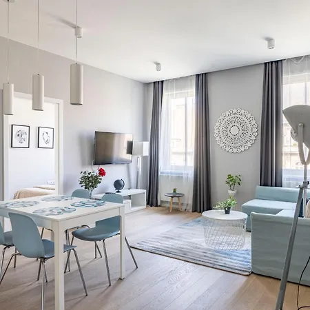 Stylish & Spacious By Prestige Homes Apartment *