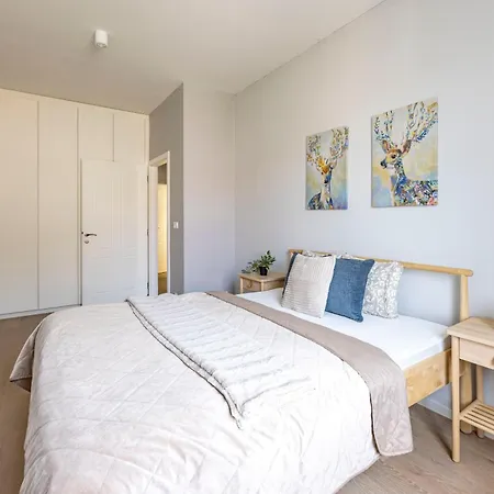 Stylish & Spacious By Prestige Homes Apartment Budapest