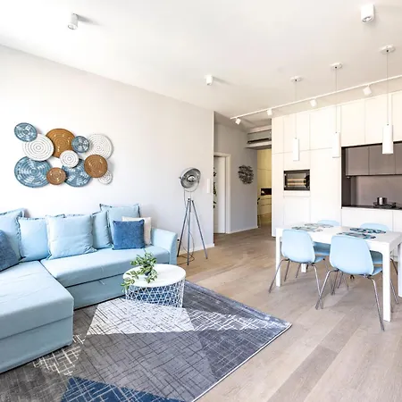 Stylish & Spacious By Prestige Homes * Budapest