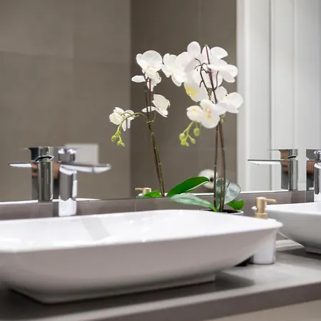 Stylish & Spacious By Prestige Homes Apartment Budapest