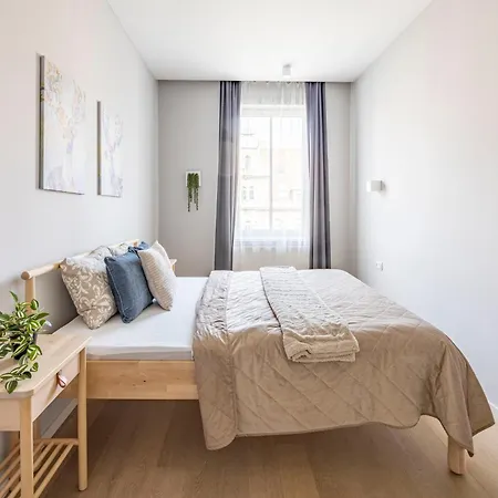 Stylish & Spacious By Prestige Homes Budapest