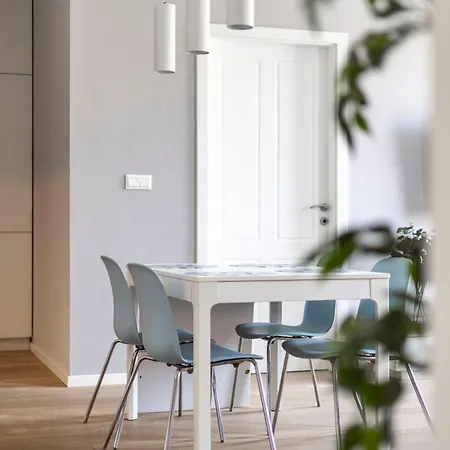 Stylish & Spacious By Prestige Homes Budapest