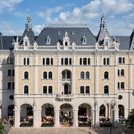 Hotel W
