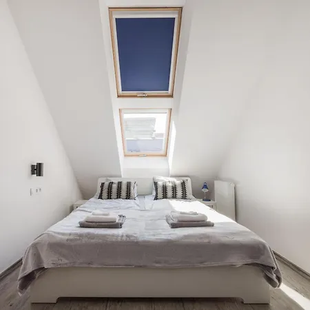 Bright Floor With Parking Apartament Budapeszt