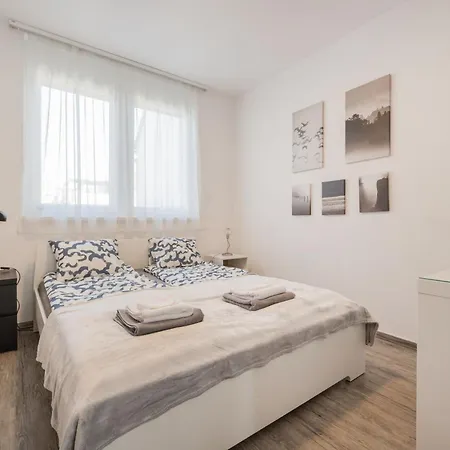 Bright Floor With Parking