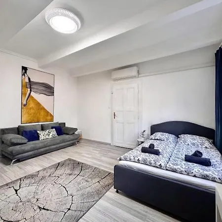 Synagogue 8ppl 2br 2bth Apartment Budapest