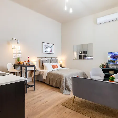 Charming Downtown Apartment