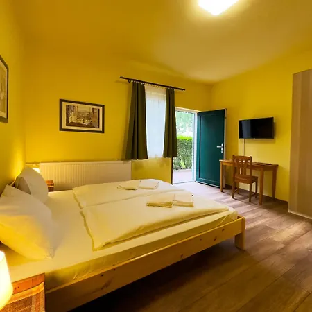 Irisz Panzio 3*