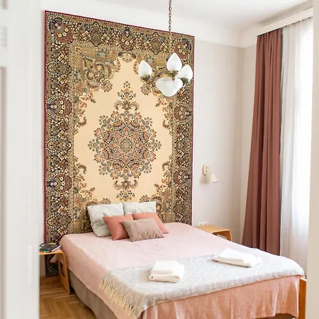 Apartment Spacious Family Along River Side, In The Heart Of Buda Budapest
