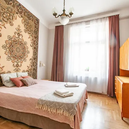 Spacious Family Along River Side, In The Heart Of Buda Apartment *