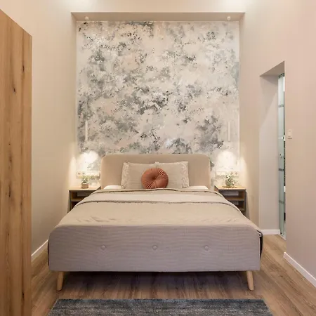 Exclusive Stylish By Prestige Homes Next To The Oktogon Apartment Budapest