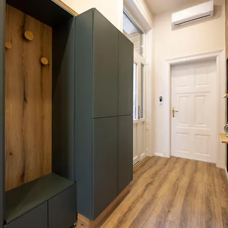 Apartment Exclusive Stylish By Prestige Homes Next To The Oktogon *