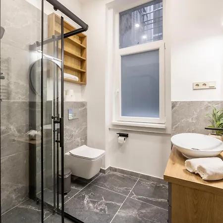 Exclusive Stylish By Prestige Homes Next To The Oktogon Apartment