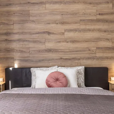Exclusive Stylish By Prestige Homes Next To The Oktogon Apartment Budapest