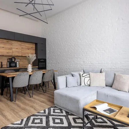 Exclusive Stylish By Prestige Homes Next To The Oktogon Apartment *