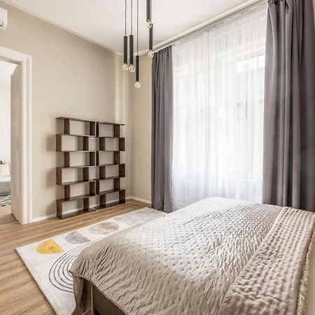 Apartment Exclusive Stylish By Prestige Homes Next To The Oktogon *