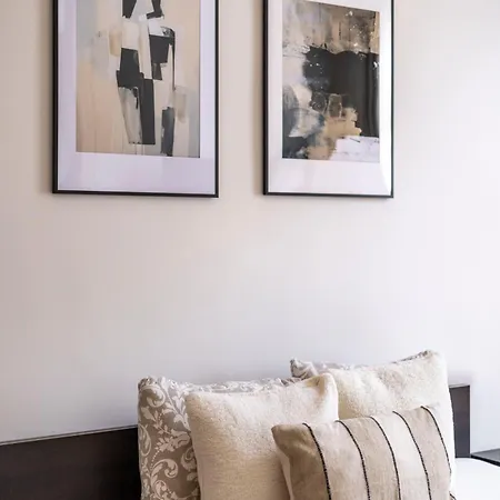 Stylish & Cozy Center By Prestige Homes Apartment