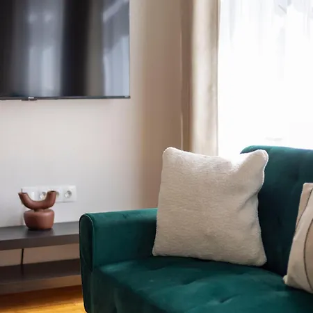 Stylish & Cozy Center By Prestige Homes Budapest