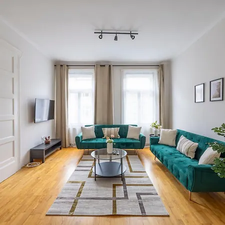 Stylish & Cozy Center By Prestige Homes Apartment