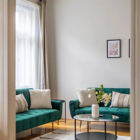 Stylish & Cozy Center By Prestige Homes * Budapest