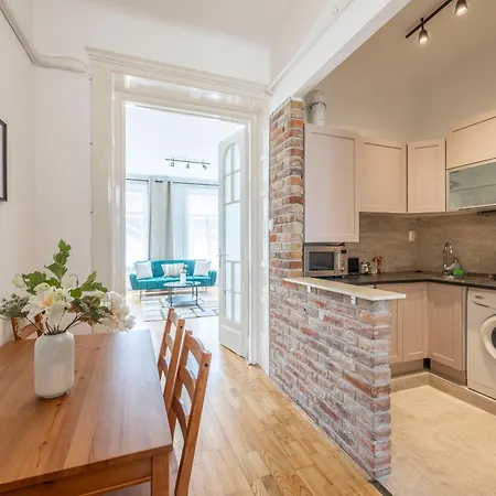 Stylish & Cozy Center By Prestige Homes * Budapest