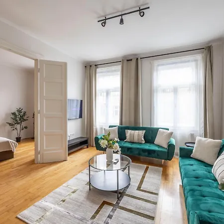 Apartment Stylish & Cozy Center By Prestige Homes