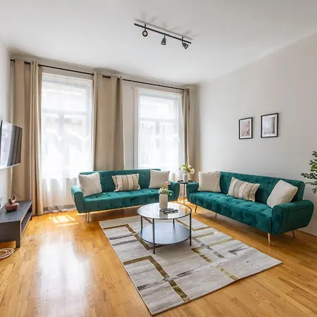 Stylish & Cozy Center By Prestige Homes Apartment *