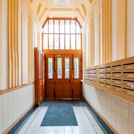 Spacious Family Along River Side, In The Heart Of Buda *