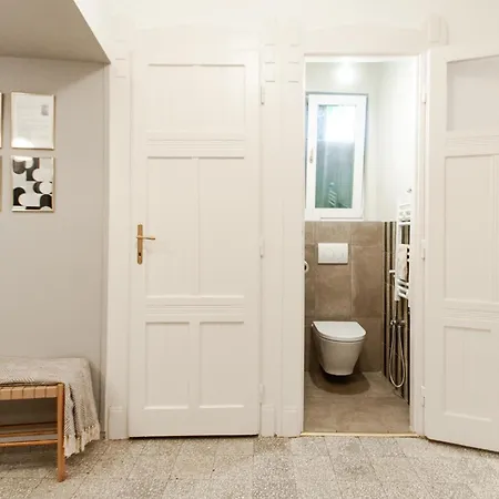 Apartment Spacious Family Along River Side, In The Heart Of Buda Budapest