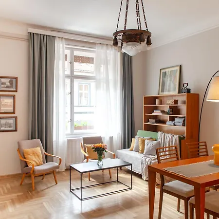 Spacious Family Along River Side, In The Heart Of Buda