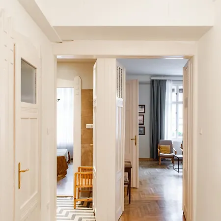 Spacious Family Along River Side, In The Heart Of Buda Apartment *