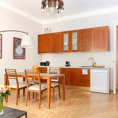 Apartment Spacious Family Along River Side, In The Heart Of Buda *
