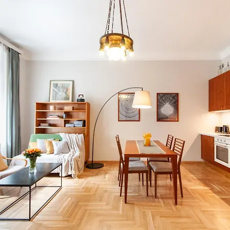 Apartment Spacious Family Along River Side, In The Heart Of Buda Budapest