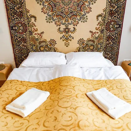 Apartment Spacious Family Along River Side, In The Heart Of Buda Budapest
