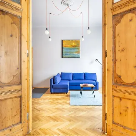 Elegant And Modern In The Centre Apartment